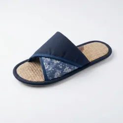 Капці жіночі кімнатні Mari (темно-сині) з відкритим носком та квітковим принтом