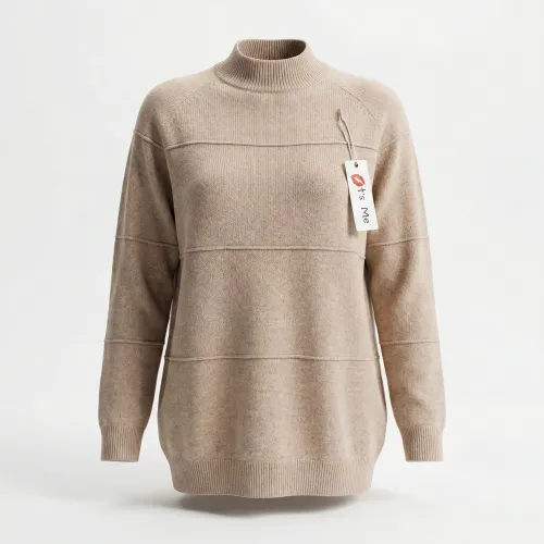 Жіночий в'язаний светр 