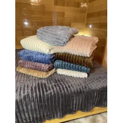 Велюровий плед із тисненням у формі смужок 3,5 см 