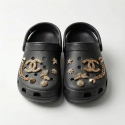 Жіночі сабо (крокси) чорні з золотим декором та ланцюжком (36-41)