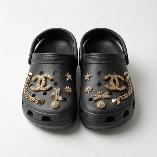 Жіночі сабо (крокси) чорні з золотим декором та ланцюжком (36-41)