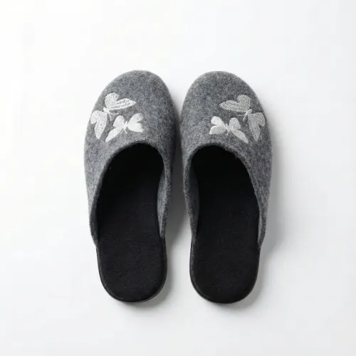 Жіночі кімнатні капці повстяні Klerotex сірі з метеликами (36-41)