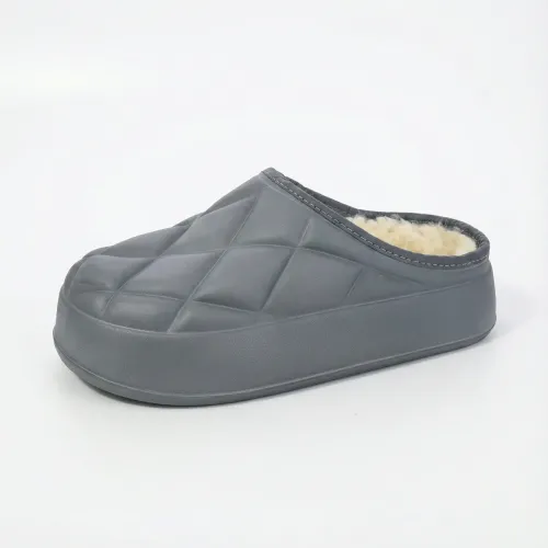 Жіночі зимові капці-дутики сірі на хутрі (37-41). Теплі стьобані шльопанці на платформі