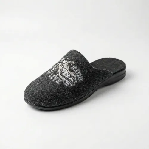 Чоловічі кімнатні капці повстяні з вишивкою Мотоцикл. Теплі сірі капці 41-45