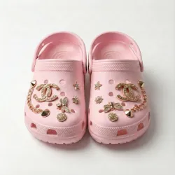 Жіночі сабо (крокси) рожеві з золотим декором та ланцюжком (36-41)