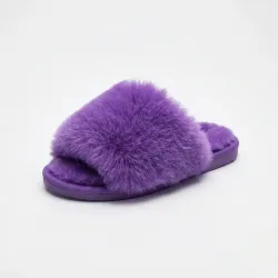 Жіночі пухнасті кімнатні капці фіолетові. Яскраві хутряні тапочки для дому. Розміри 36-41