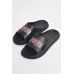 Чоловічі шльопанці чорні з принтом 