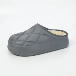 Жіночі зимові капці-дутики сірі на хутрі (37-41). Теплі стьобані шльопанці на платформі 41