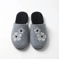 Тапочки жіночі кімнатні сірі з вишивкою 