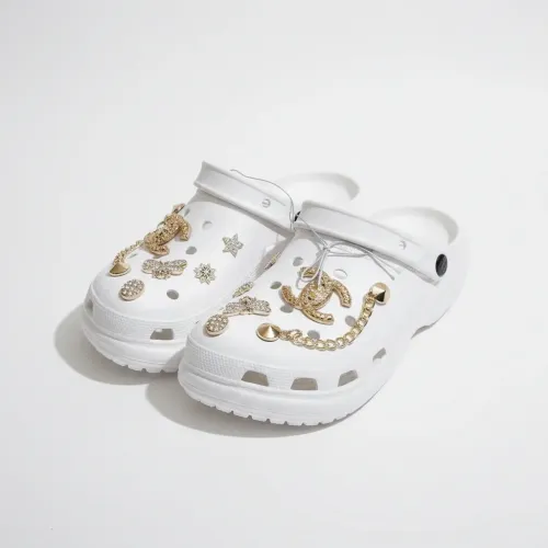 Сабо жіночі білі на платформі з ланцюжком. Стильні крокси ЕВА з джибітсами 36-41 41